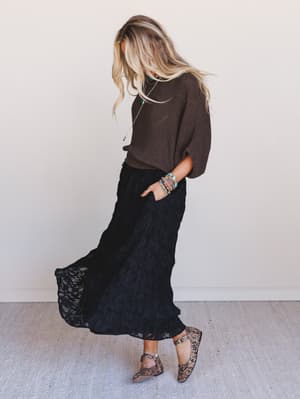 coyote-bloom-floral-maxi-skirt-black/Black