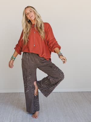 printed-spirit-wide-leg-pants-brown/Brown