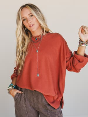 the-nest-brayden-oversized-pullover-rust/Rust