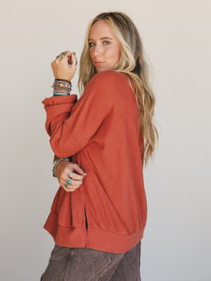 the-nest-brayden-oversized-pullover-rust/Rust