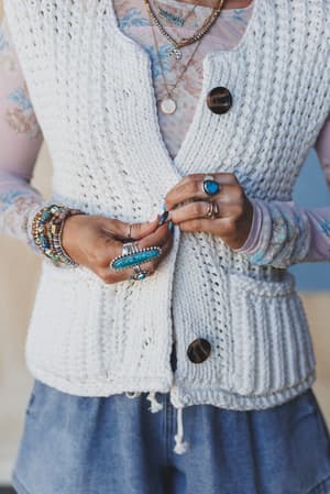 eloria-knit-sweater-vest-cream/Cream