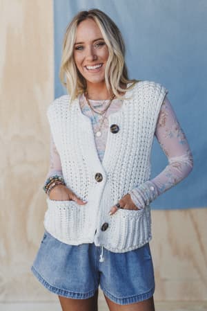 eloria-knit-sweater-vest-cream/Cream