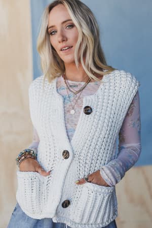 eloria-knit-sweater-vest-cream/Cream