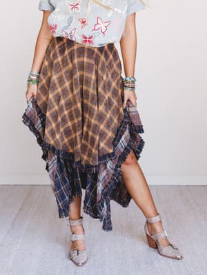 Sand Dancer Plaid Skirt in Navy