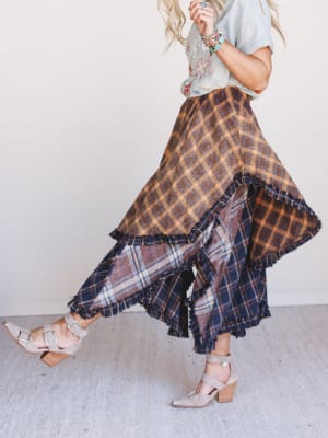 Sand Dancer Plaid Skirt: undefined