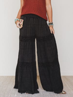 Farrah Flower Wide Leg Pants - Black XL / Black