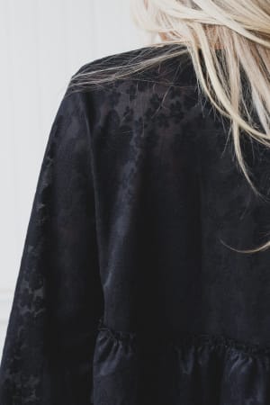 the-nest-wildflower-drift-top-black/Black