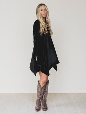 the-nest-golden-hour-bell-sleeve-velvet-dress-black/Black