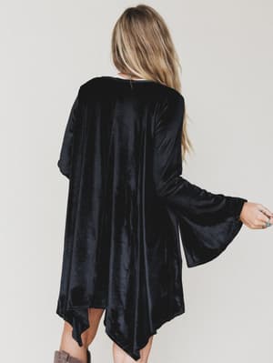 the-nest-golden-hour-bell-sleeve-velvet-dress-black/Black