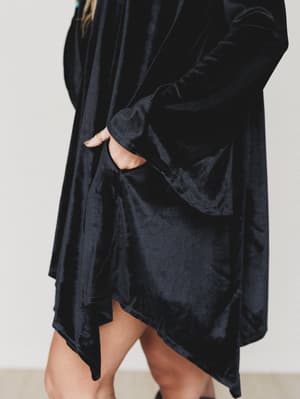 the-nest-golden-hour-bell-sleeve-velvet-dress-black/Black