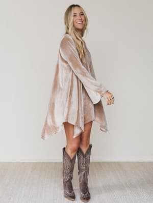 the-nest-golden-hour-bell-sleeve-velvet-dress-coco/Coco