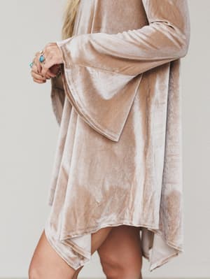 the-nest-golden-hour-bell-sleeve-velvet-dress-coco/Coco