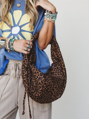 Hanging on Bag - Leopard OS / Leopard