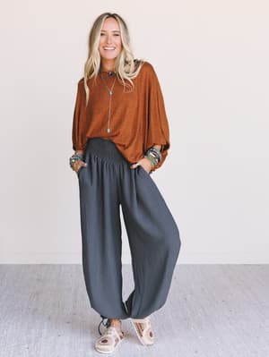 the-nest-oceana-cinched-pants-grey-olive/Grey Olive