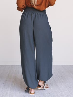 the-nest-oceana-cinched-pants-grey-olive/Grey Olive
