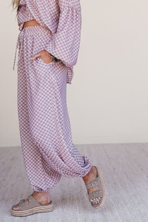 the-nest-mystic-mirage-printed-joggers-burgundy/Rose