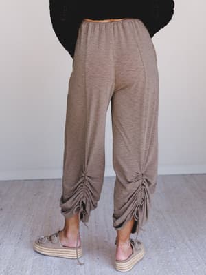 the-nest-solie-cinched-pants-mocha/Mocha