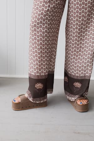 the-nest-true-wanderer-pants-light-taupe/Taupe