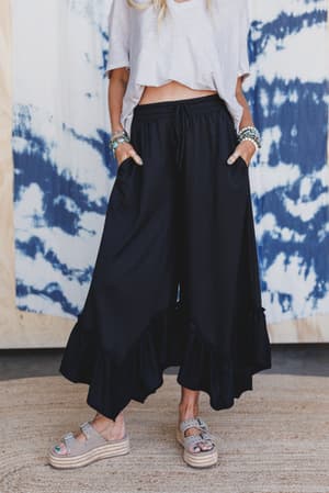 the-nest-serene-flow-ruffled-pants-black/Black