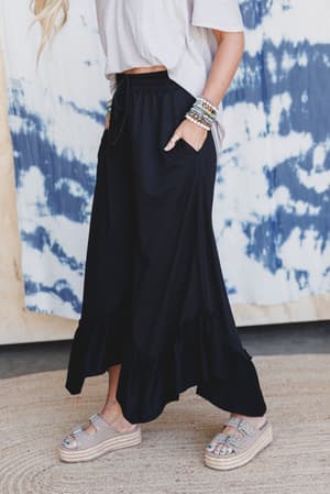the-nest-serene-flow-ruffled-pants-black/Black