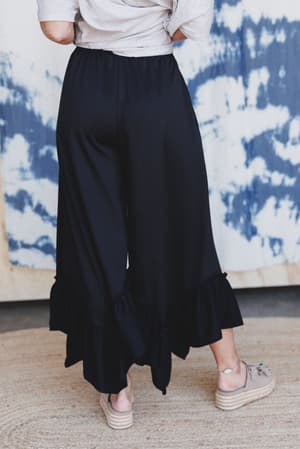 the-nest-serene-flow-ruffled-pants-black/Black