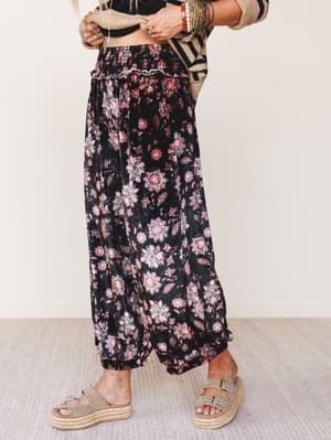 the-nest-gather-together-velvet-wide-leg-pants-black/Black