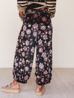 the-nest-gather-together-velvet-wide-leg-pants-black/Black