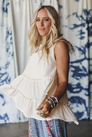 the-nest-dreamy-tiers-top-cream-1/Cream
