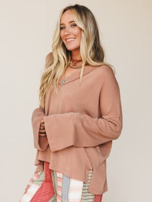 the-nest-on-the-go-long-sleeve-tee-peanut-butter/Peanut