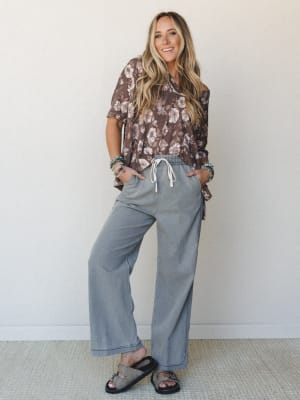 The Nest On The Go V Neck Ribbed Essential Tee - Brown XL / Brown