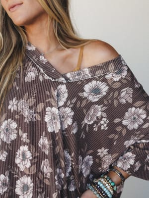 The Nest On The Go V Neck Ribbed Essential Tee - Brown XL / Brown