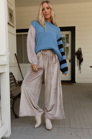relaxing-robin-velvet-wide-leg-pant-taupe/Taupe