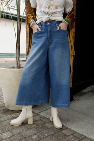 frontier-flare-jeans-medium-wash/Medium Wash