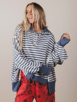 The Nest Wander Easy Top: undefined