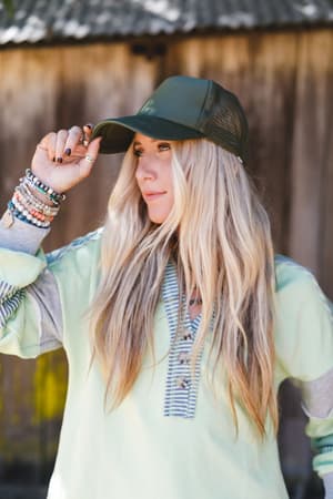 desert-drift-trucker-hat-olive/Olive
