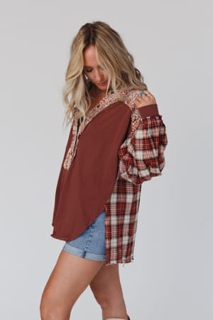 better-together-mixed-print-top-apple-wood/Apple Wood