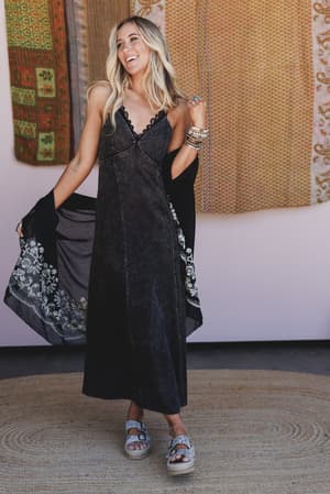 wild-bay-maxi-dress-ash-black/Ash Black