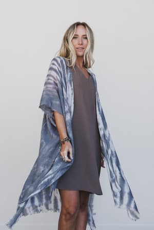 demi-tie-dye-frayed-hem-kimono-black/Black