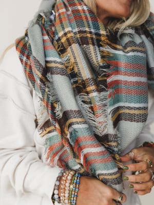 plaid-blanket-scarf-gray/Gray