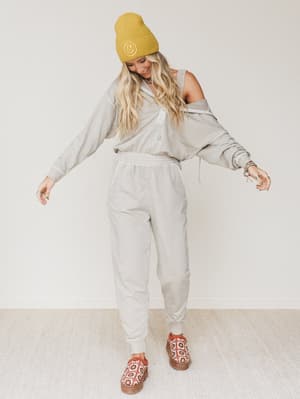 nesta-smiley-beanie-mustard/Mustard