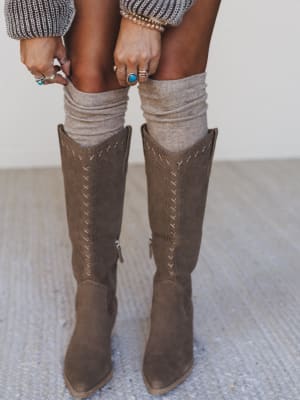 birds-of-a-feather-knee-high-socks-tan/Tan