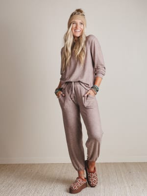 at-the-lodge-lounge-set-brown/Brown