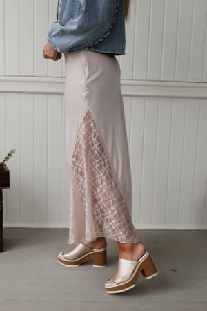 satin-starlight-lace-skirt-pearl/Ivory