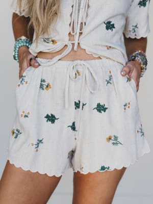 Fleur Amore Embroidered Linen Shorts - Oatmeal L / Beige
