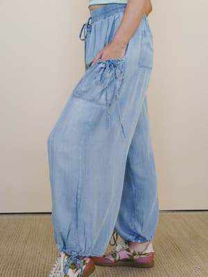 Pocket Full of Flowers Pants - Light Denim L / Light Denim