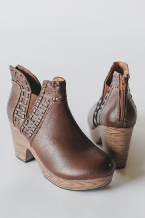 High Road Clogs: undefined