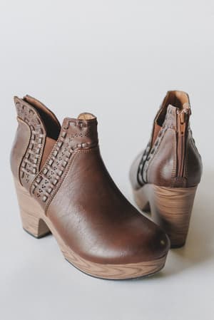 High Road Clogs: undefined
