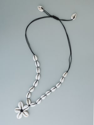 Shell Beach Necklace: undefined