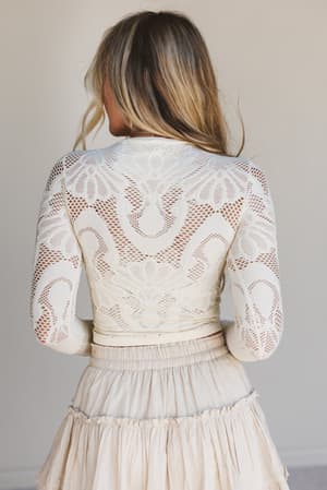 wander-net-layering-top-cream/Cream