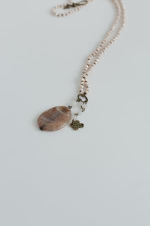 gizelle-necklace-blush/Blush
